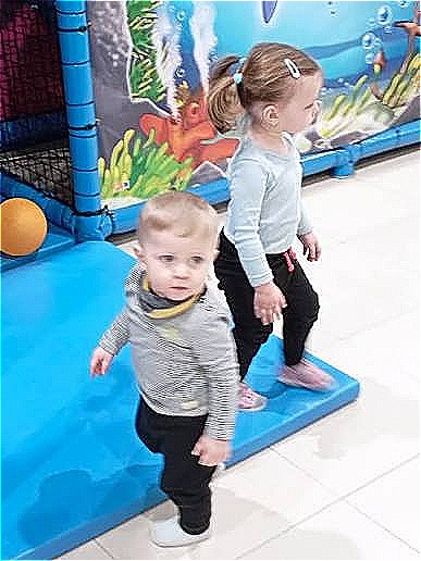 Deti sa hrajú v Baby Shark
